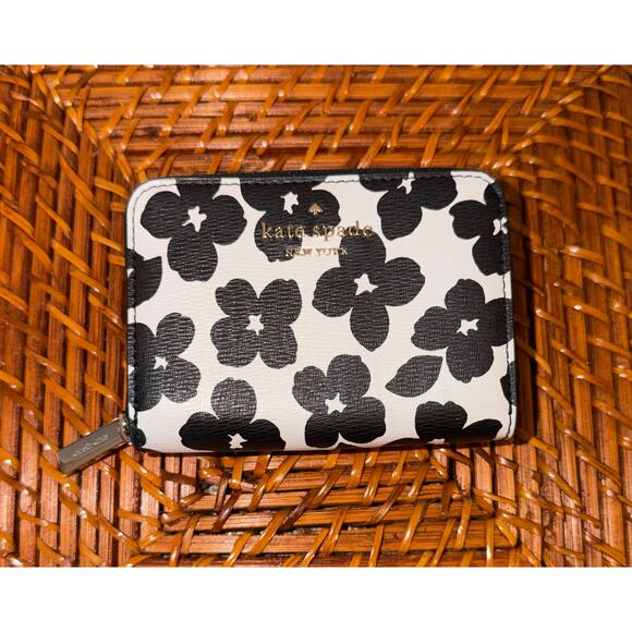 Kate Spade Darcy Graphic Blooms Small Zip Wallet Floral Black White NWT $139 - Picture 4 of 9